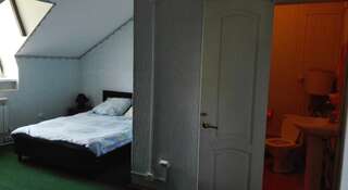 Гостиница Kamenka Mini-Hotel Каменномостский Двухместный номер с 1 кроватью и собственной ванной комнатой-1